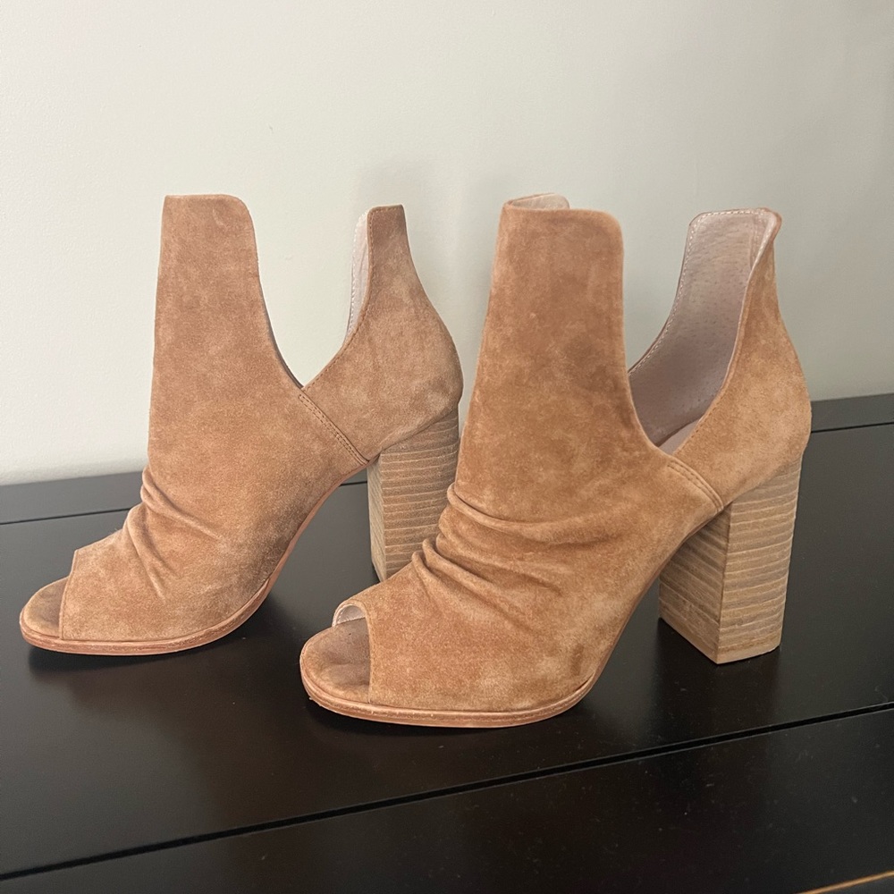 42 Gold booties size 6.5